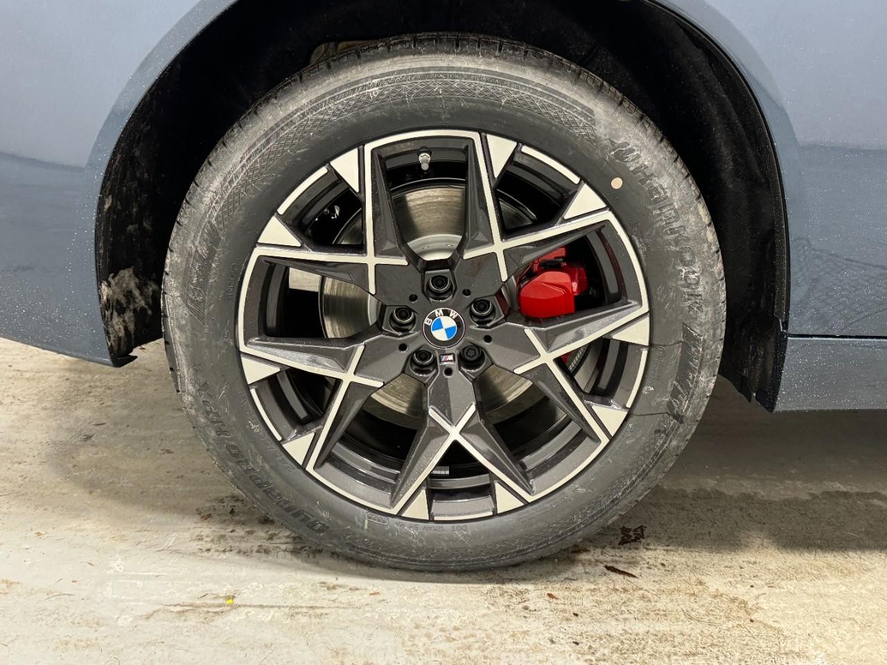 BMW X3 Vehicle Full-screen Gallery Image 5