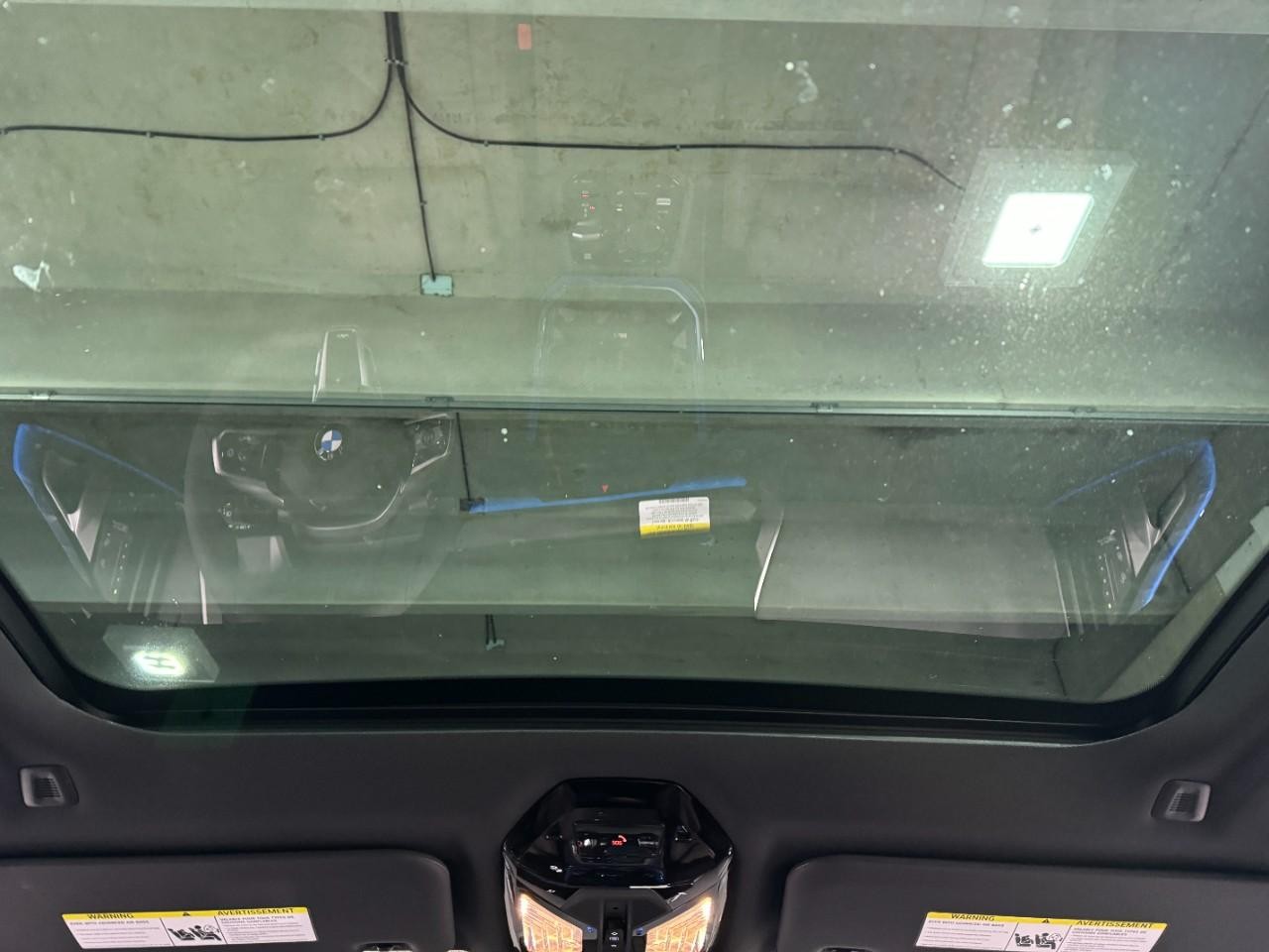 BMW X3 Vehicle Full-screen Gallery Image 11