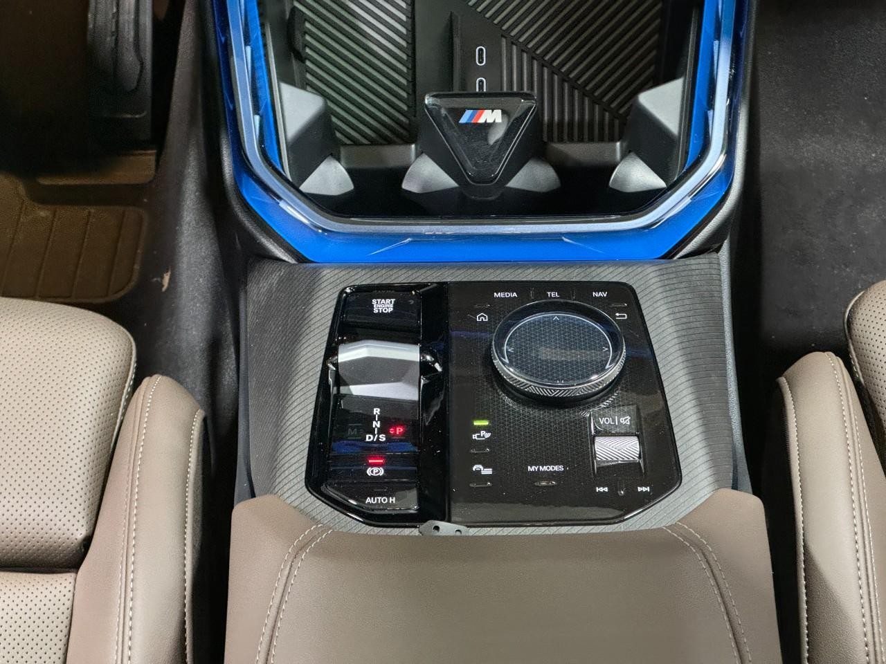 BMW X3 Vehicle Full-screen Gallery Image 15