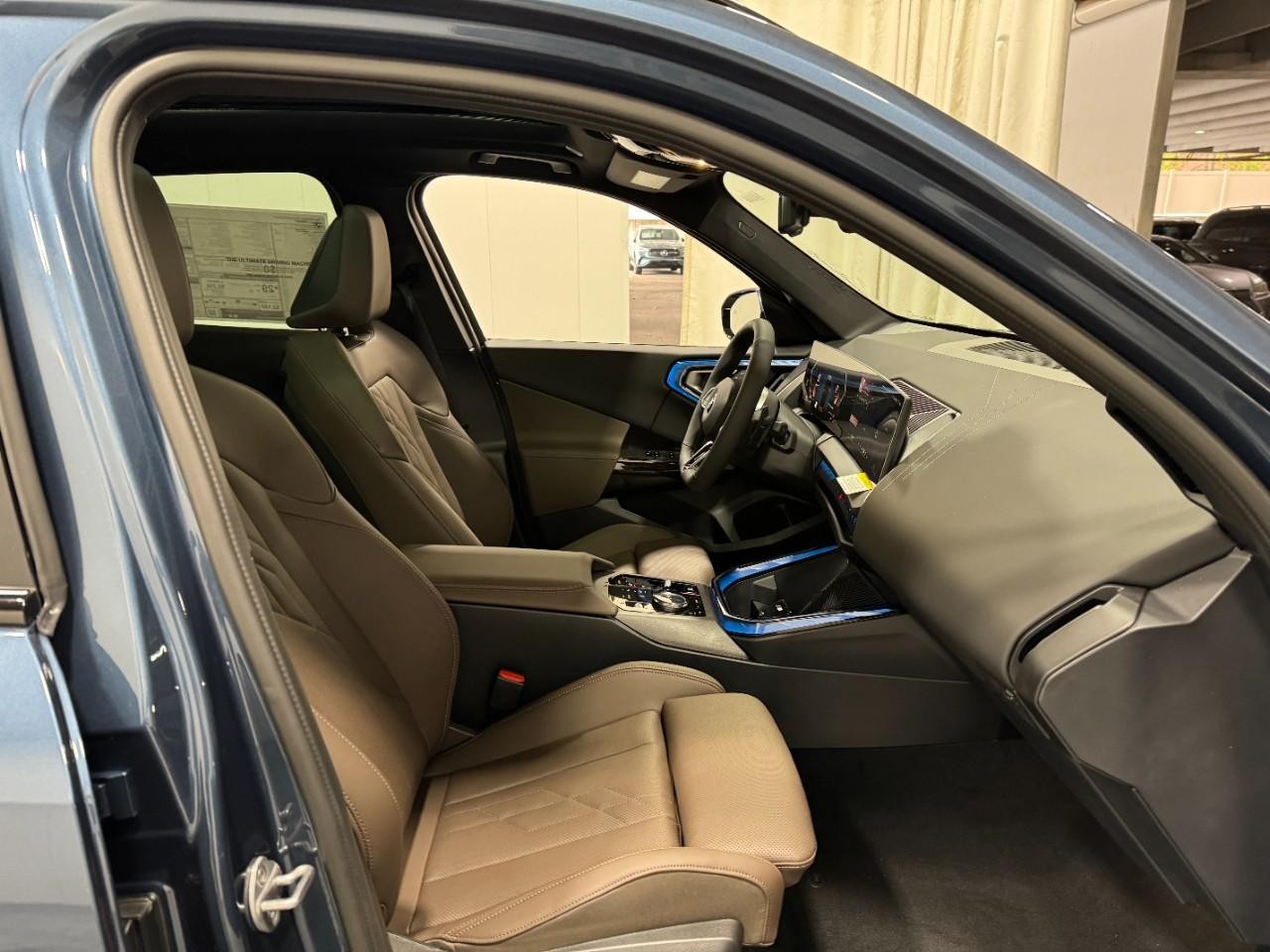 BMW X3 Vehicle Full-screen Gallery Image 17