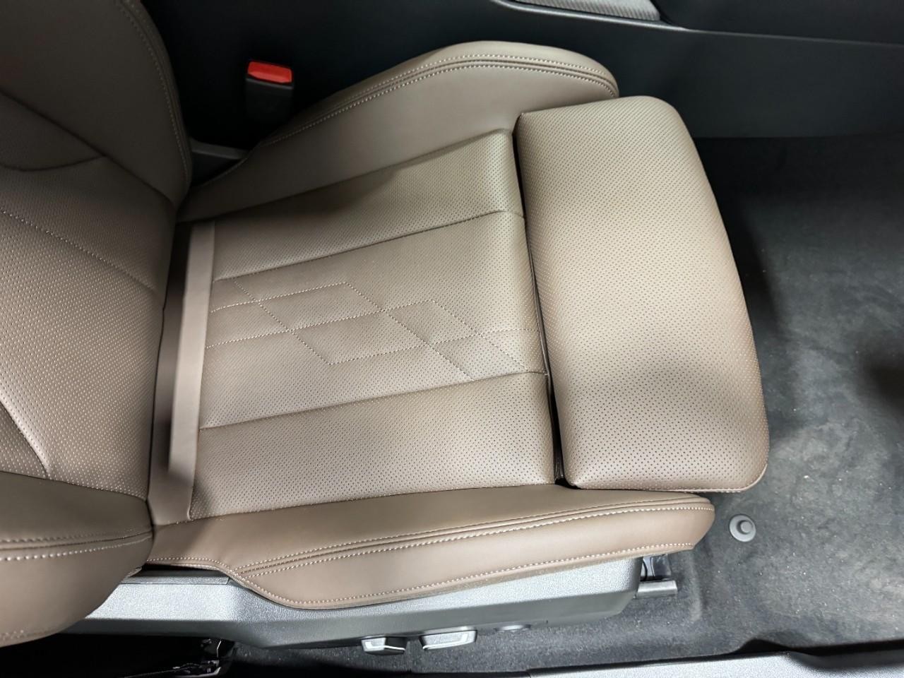 BMW X3 Vehicle Full-screen Gallery Image 18