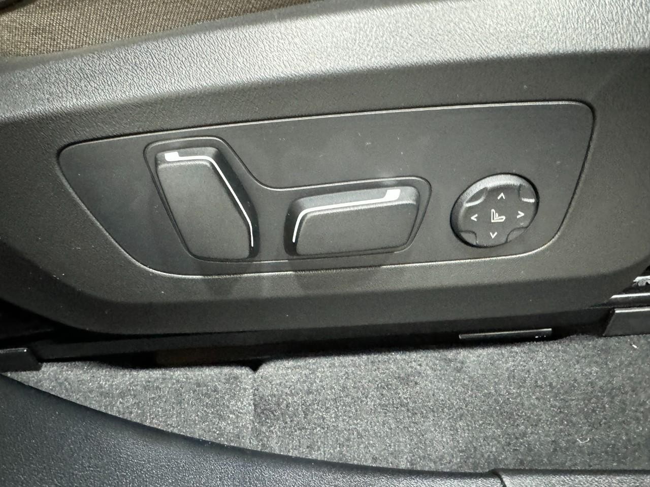 BMW X3 Vehicle Full-screen Gallery Image 19