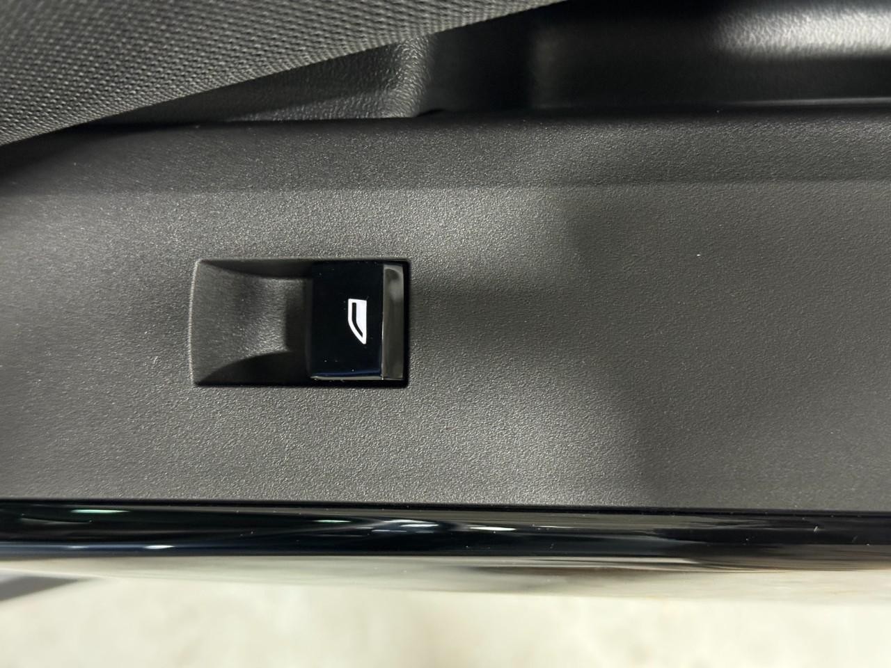 BMW X3 Vehicle Full-screen Gallery Image 21