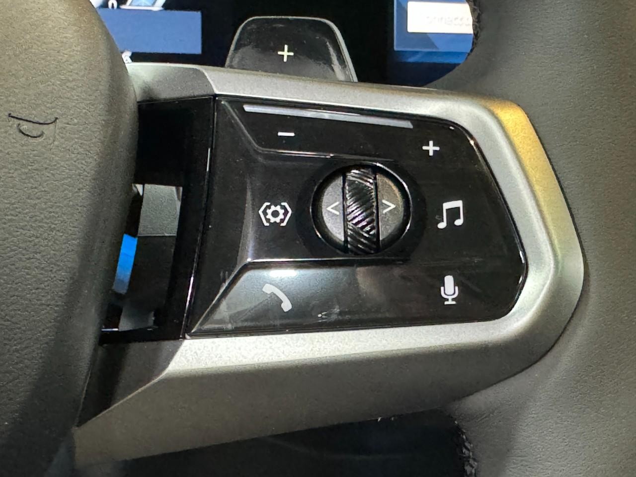 BMW X3 Vehicle Full-screen Gallery Image 28