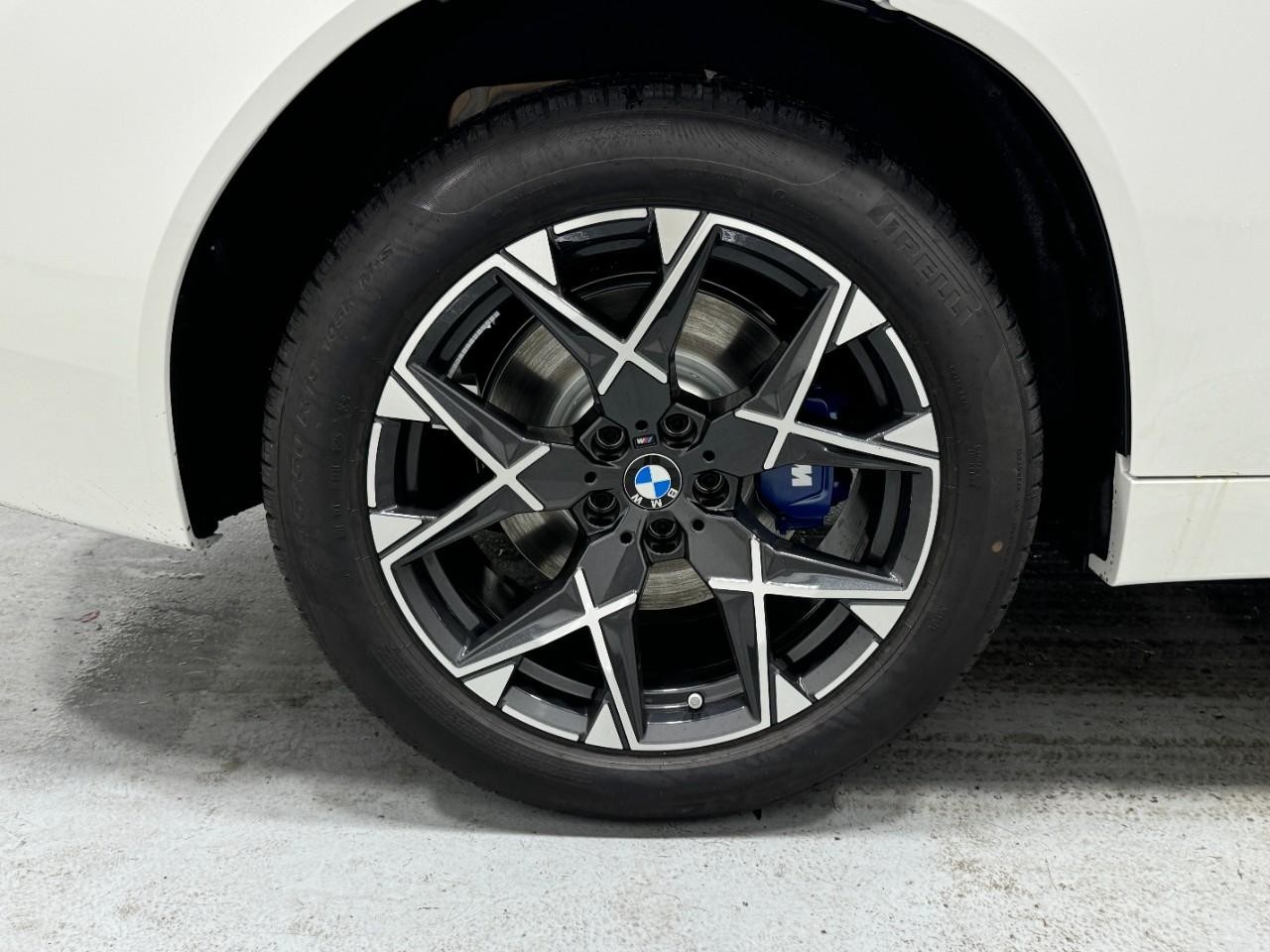 BMW X3 Vehicle Full-screen Gallery Image 5