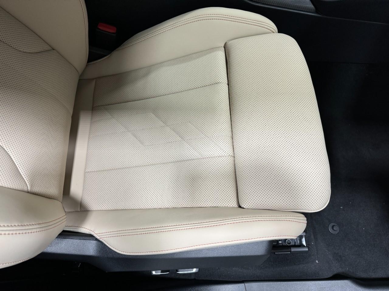 BMW X3 Vehicle Full-screen Gallery Image 18