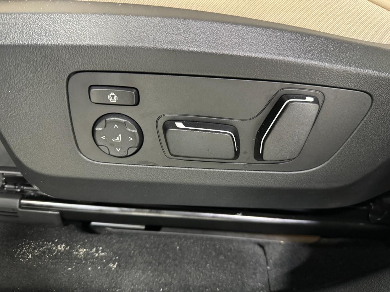 BMW X3 Vehicle Full-screen Gallery Image 26