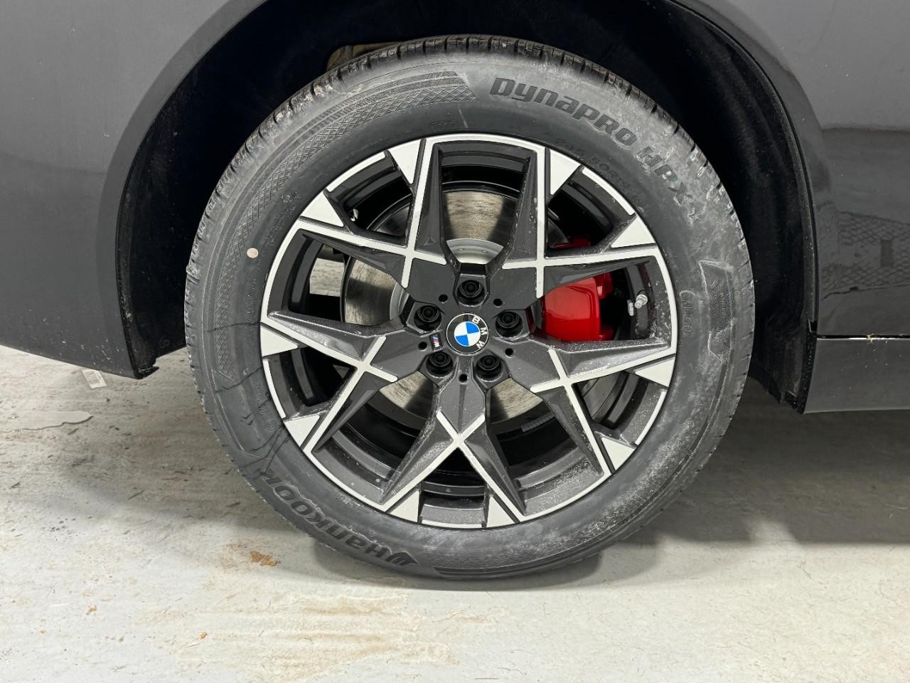 BMW X3 Vehicle Full-screen Gallery Image 5