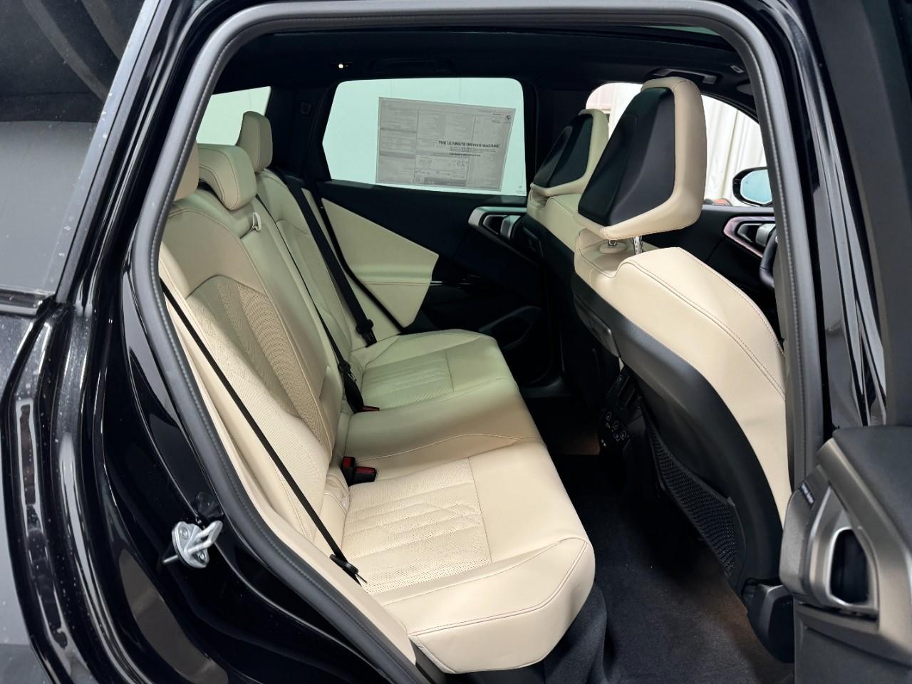 BMW X3 Vehicle Full-screen Gallery Image 10