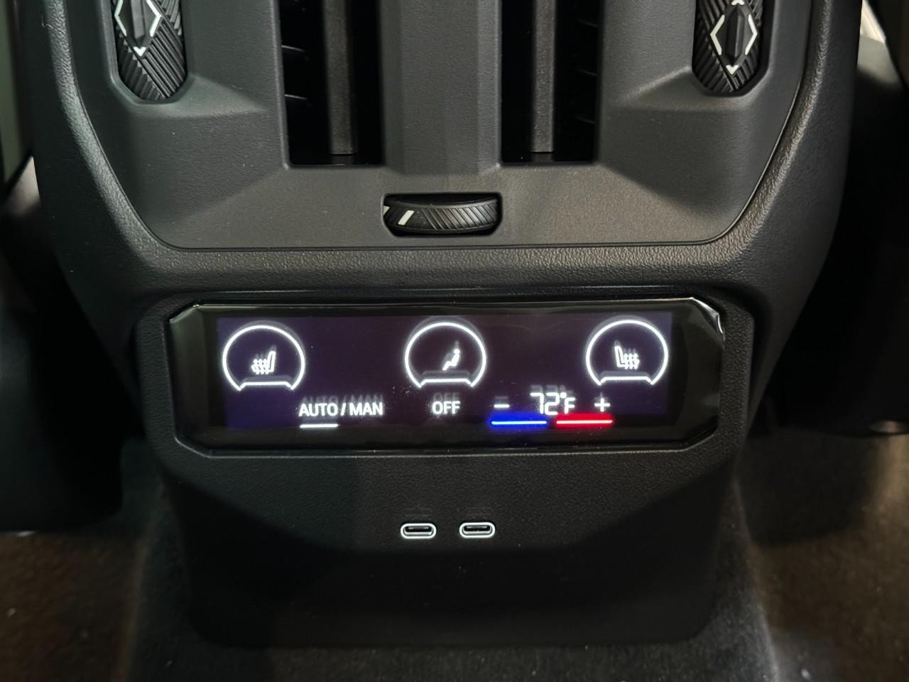 BMW X3 Vehicle Full-screen Gallery Image 11