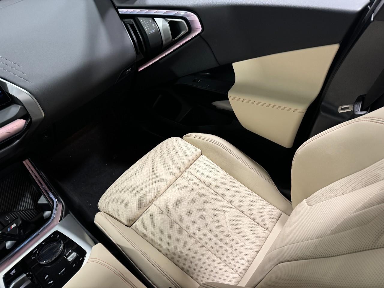 BMW X3 Vehicle Full-screen Gallery Image 17