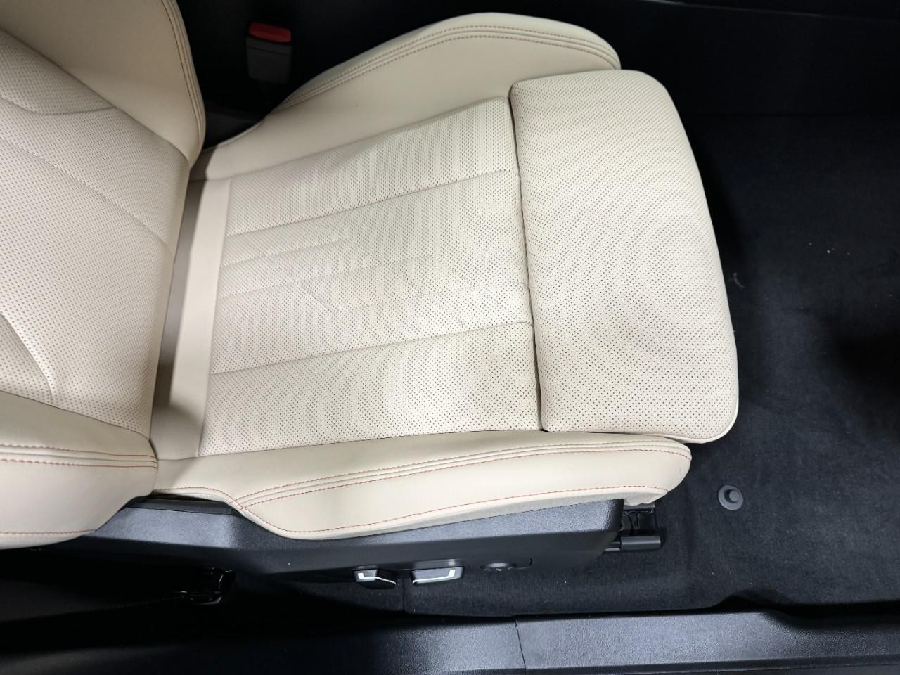 BMW X3 Vehicle Full-screen Gallery Image 19