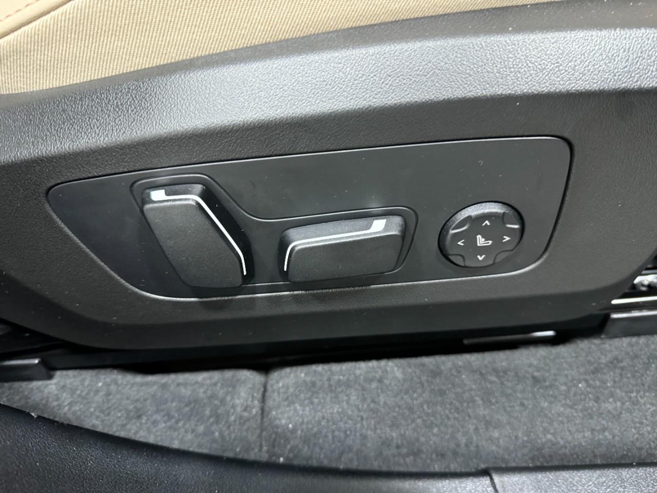 BMW X3 Vehicle Full-screen Gallery Image 20