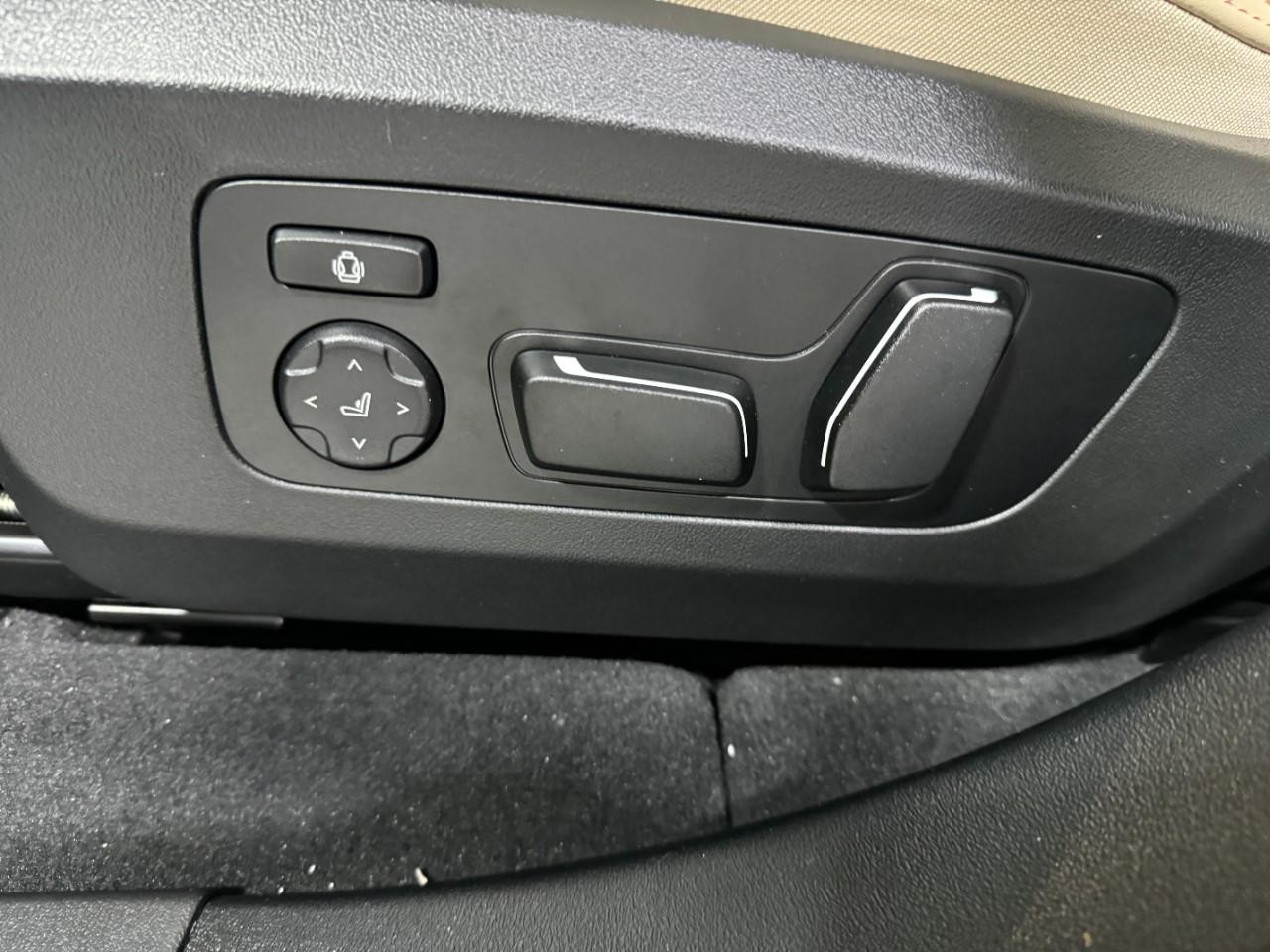 BMW X3 Vehicle Full-screen Gallery Image 27