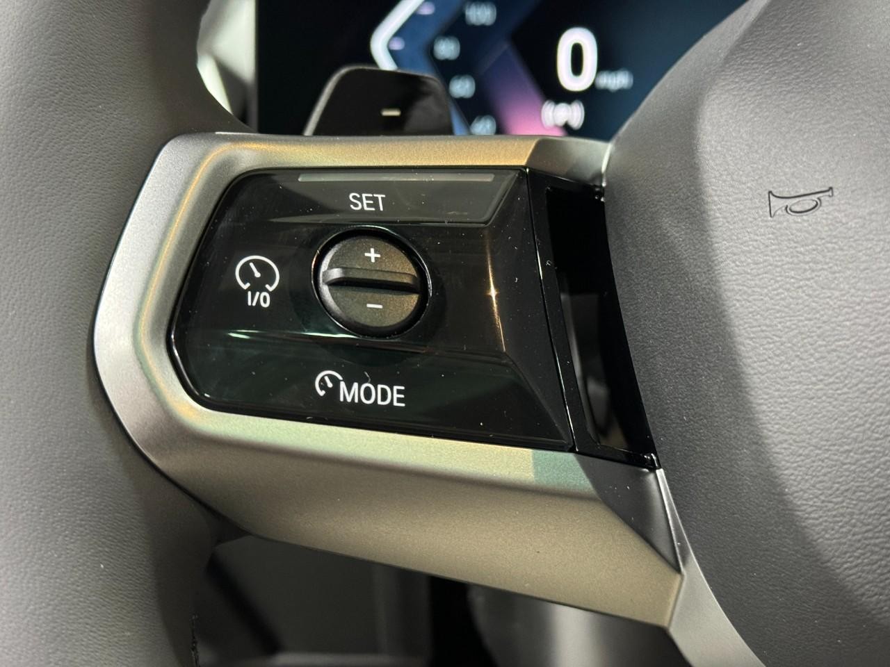 BMW X3 Vehicle Full-screen Gallery Image 28