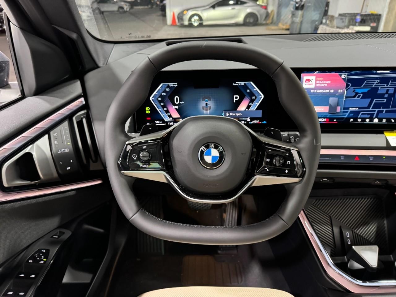 BMW X3 Vehicle Full-screen Gallery Image 14