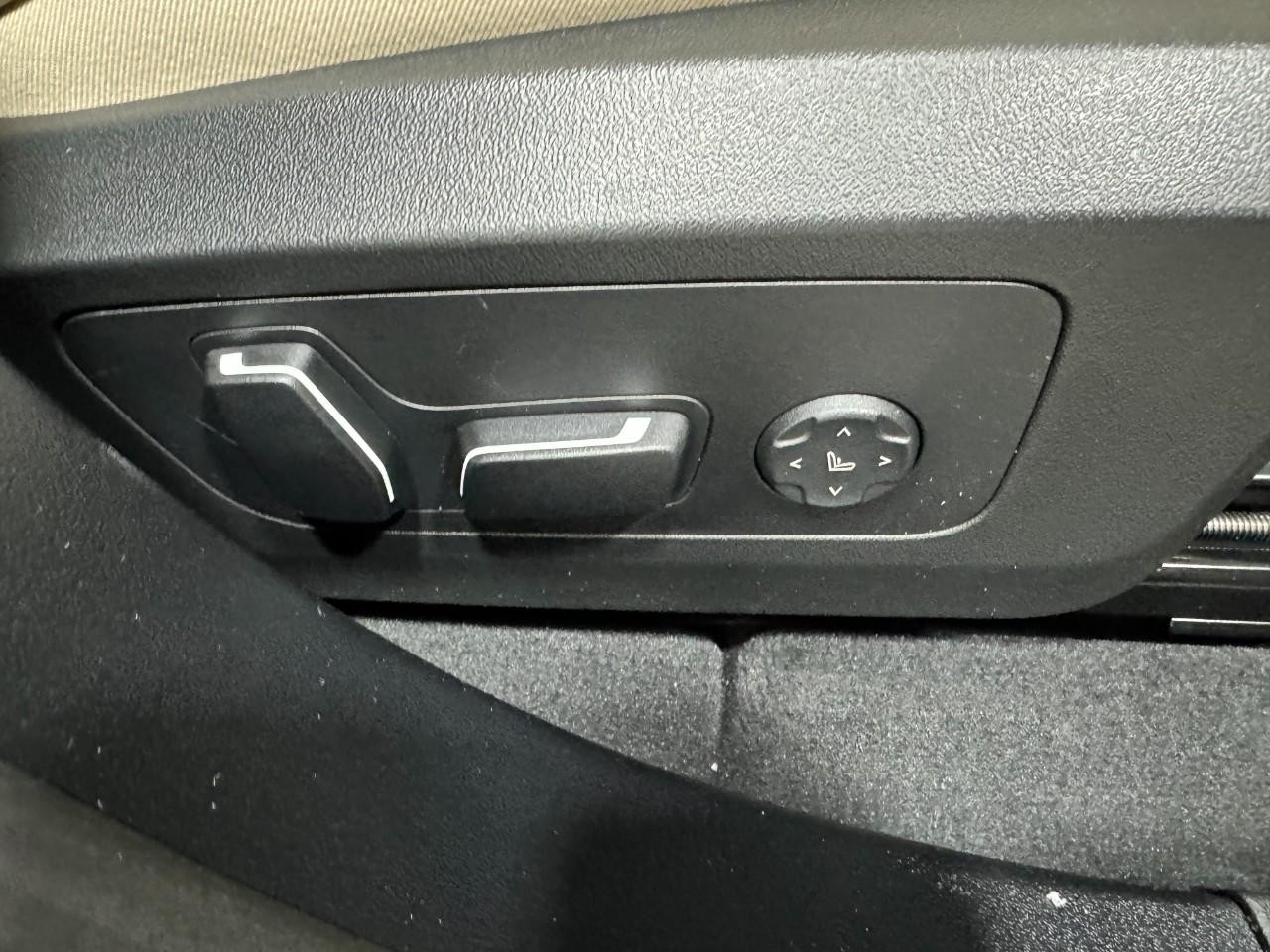 BMW X3 Vehicle Full-screen Gallery Image 20