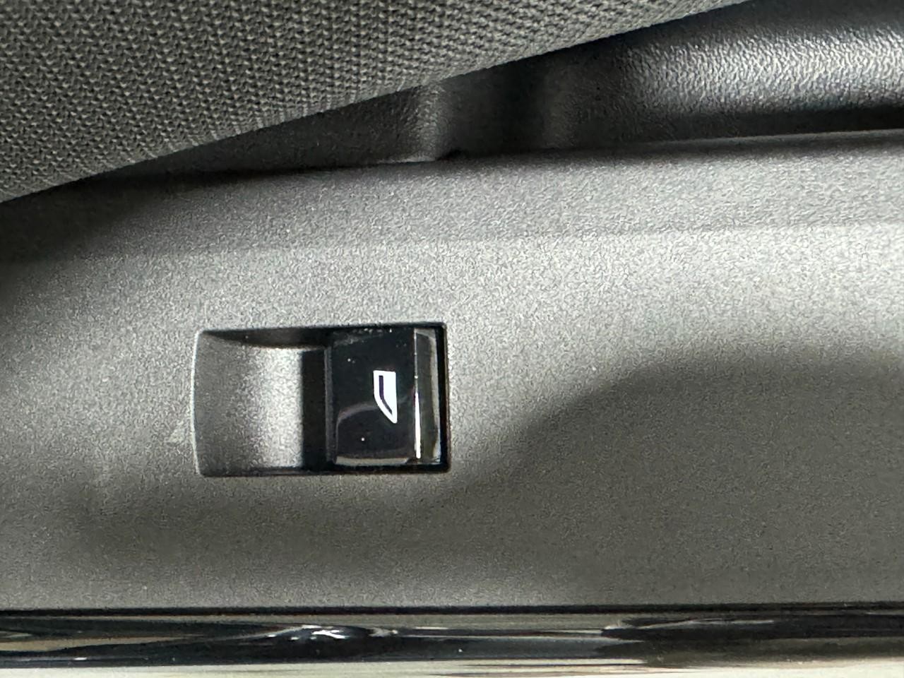 BMW X3 Vehicle Full-screen Gallery Image 22