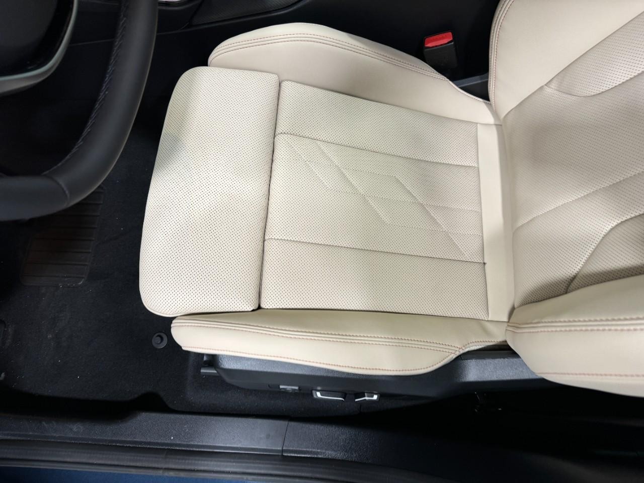 BMW X3 Vehicle Full-screen Gallery Image 26