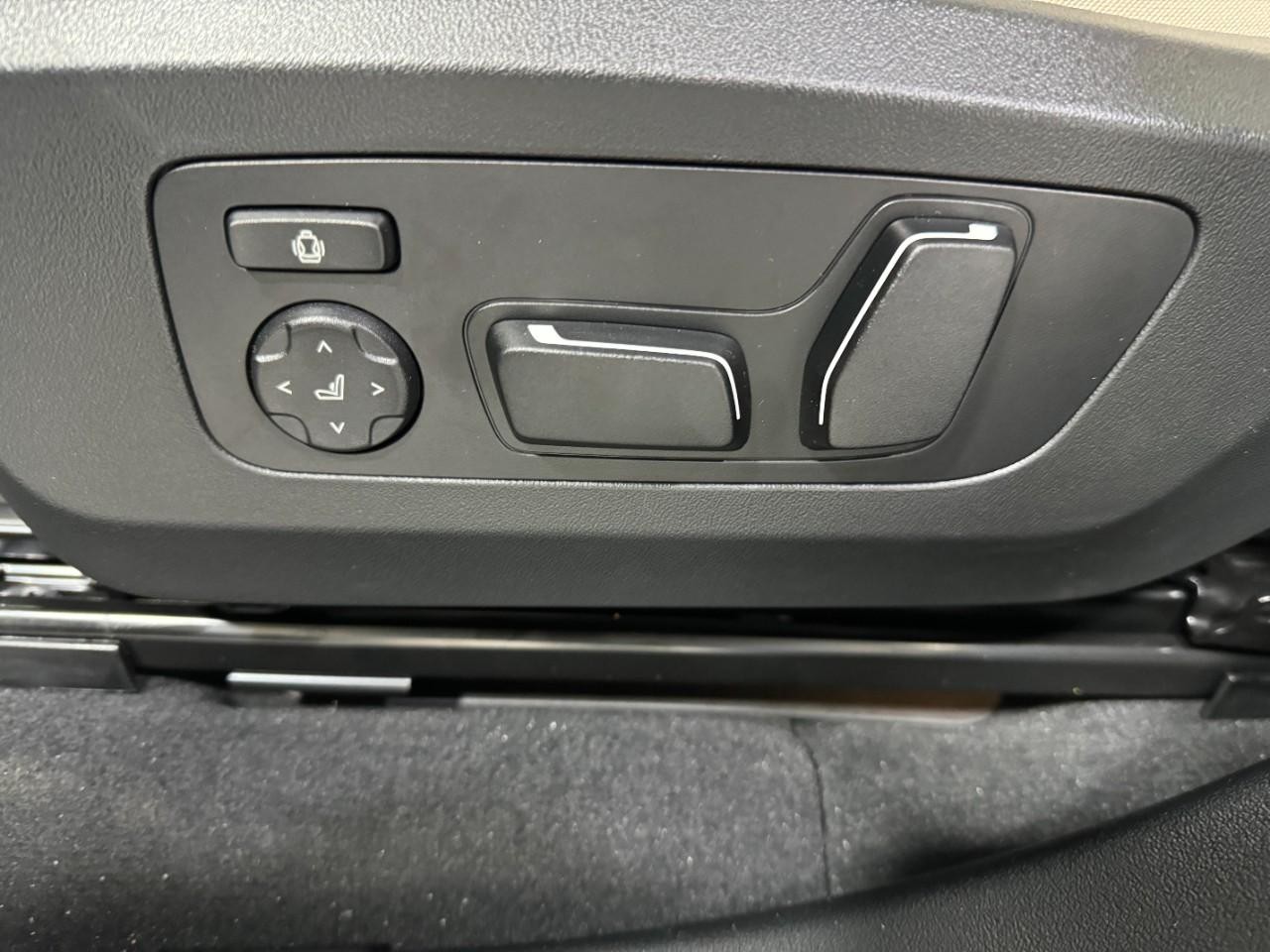 BMW X3 Vehicle Full-screen Gallery Image 27