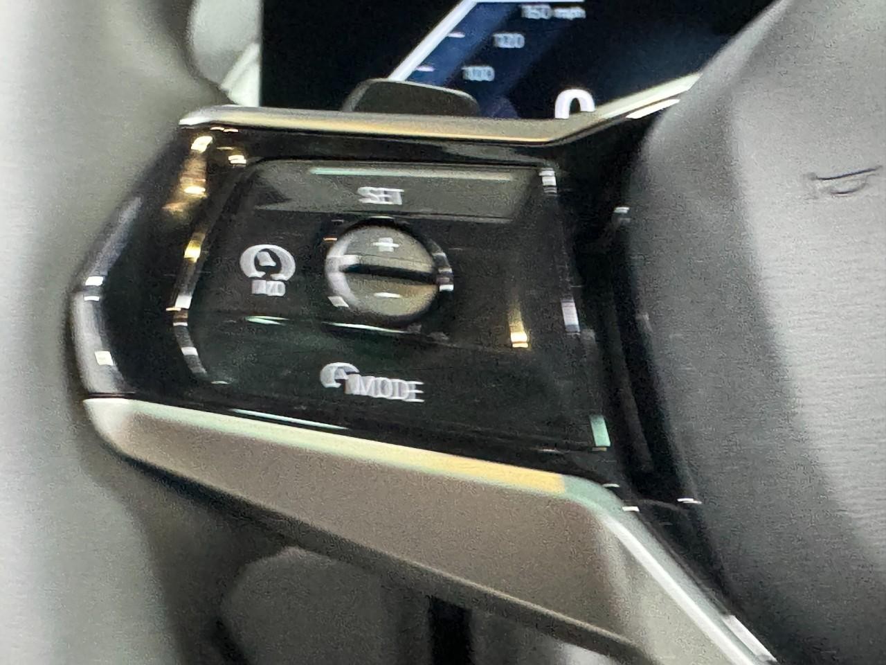 BMW X3 Vehicle Full-screen Gallery Image 28