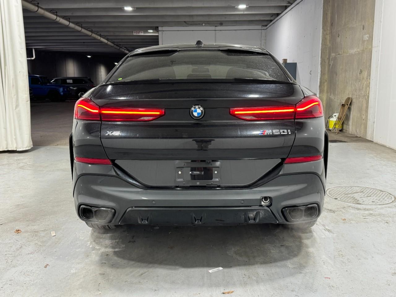 BMW X6 Vehicle Full-screen Gallery Image 9