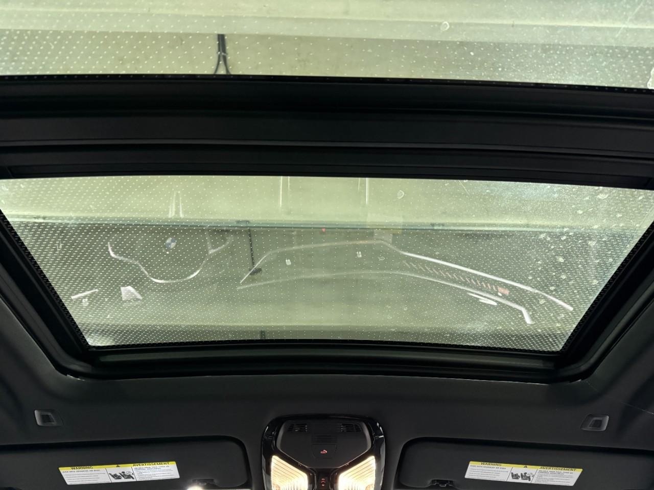 BMW X6 Vehicle Full-screen Gallery Image 12