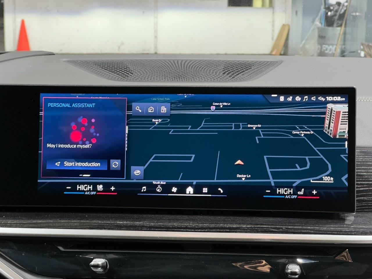 BMW X6 Vehicle Full-screen Gallery Image 15