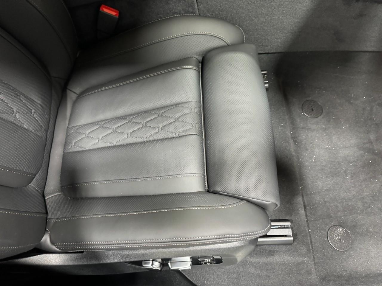 BMW X6 Vehicle Full-screen Gallery Image 19