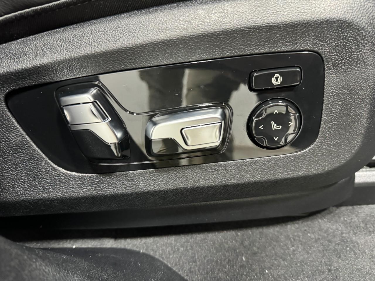 BMW X6 Vehicle Full-screen Gallery Image 20