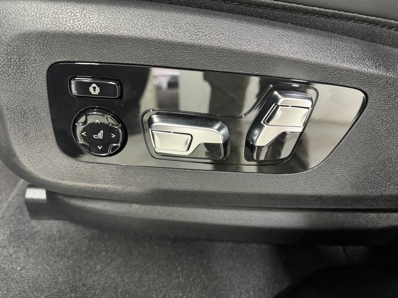 BMW X6 Vehicle Full-screen Gallery Image 29