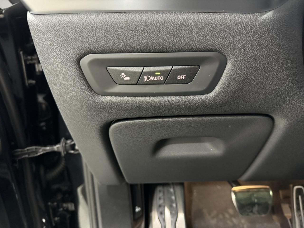 BMW X6 Vehicle Full-screen Gallery Image 30