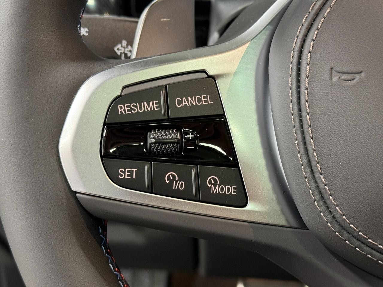 BMW X6 Vehicle Full-screen Gallery Image 31