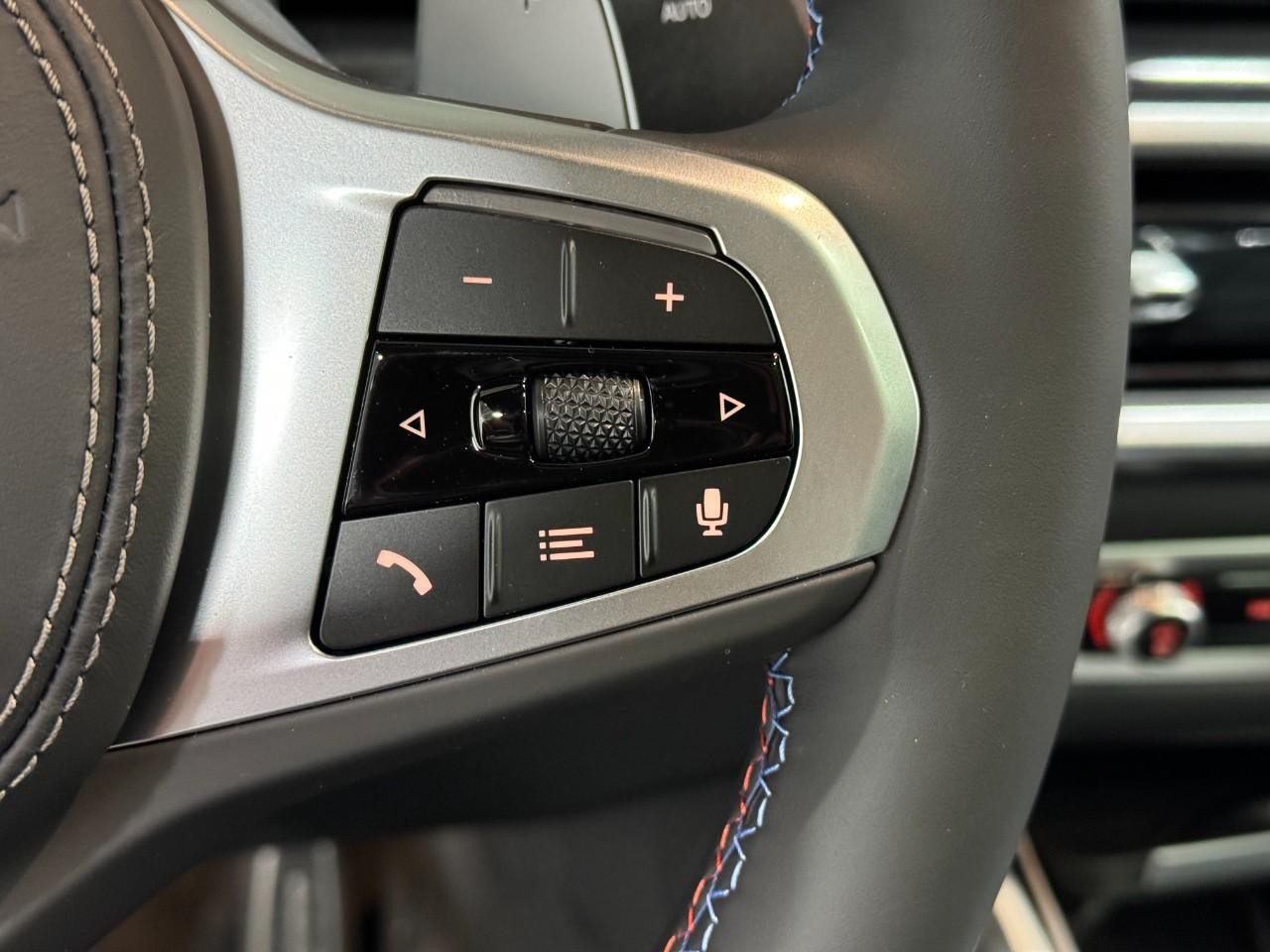 BMW X6 Vehicle Full-screen Gallery Image 32