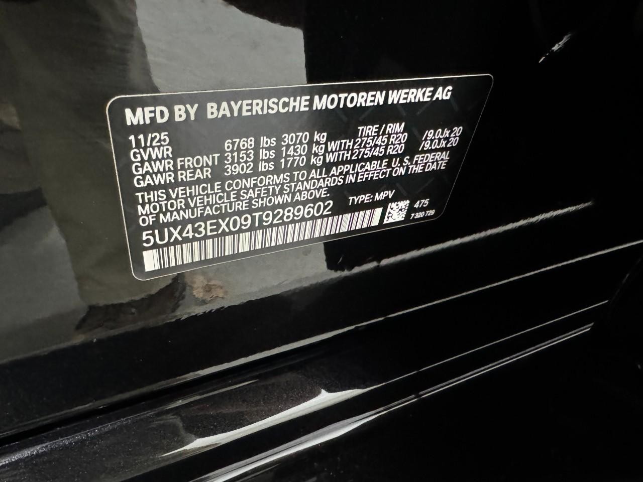 BMW X6 Vehicle Full-screen Gallery Image 35