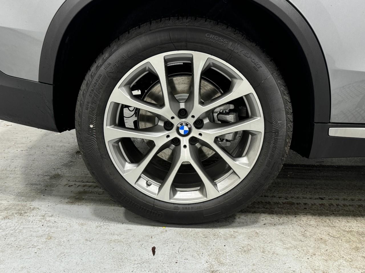 BMW X5 Vehicle Full-screen Gallery Image 5