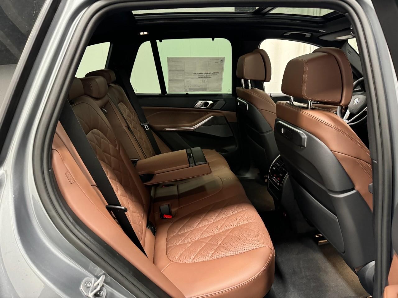 BMW X5 Vehicle Full-screen Gallery Image 10