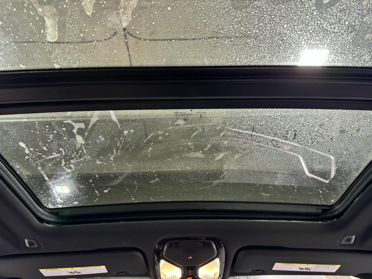 BMW X5 Vehicle Full-screen Gallery Image 12