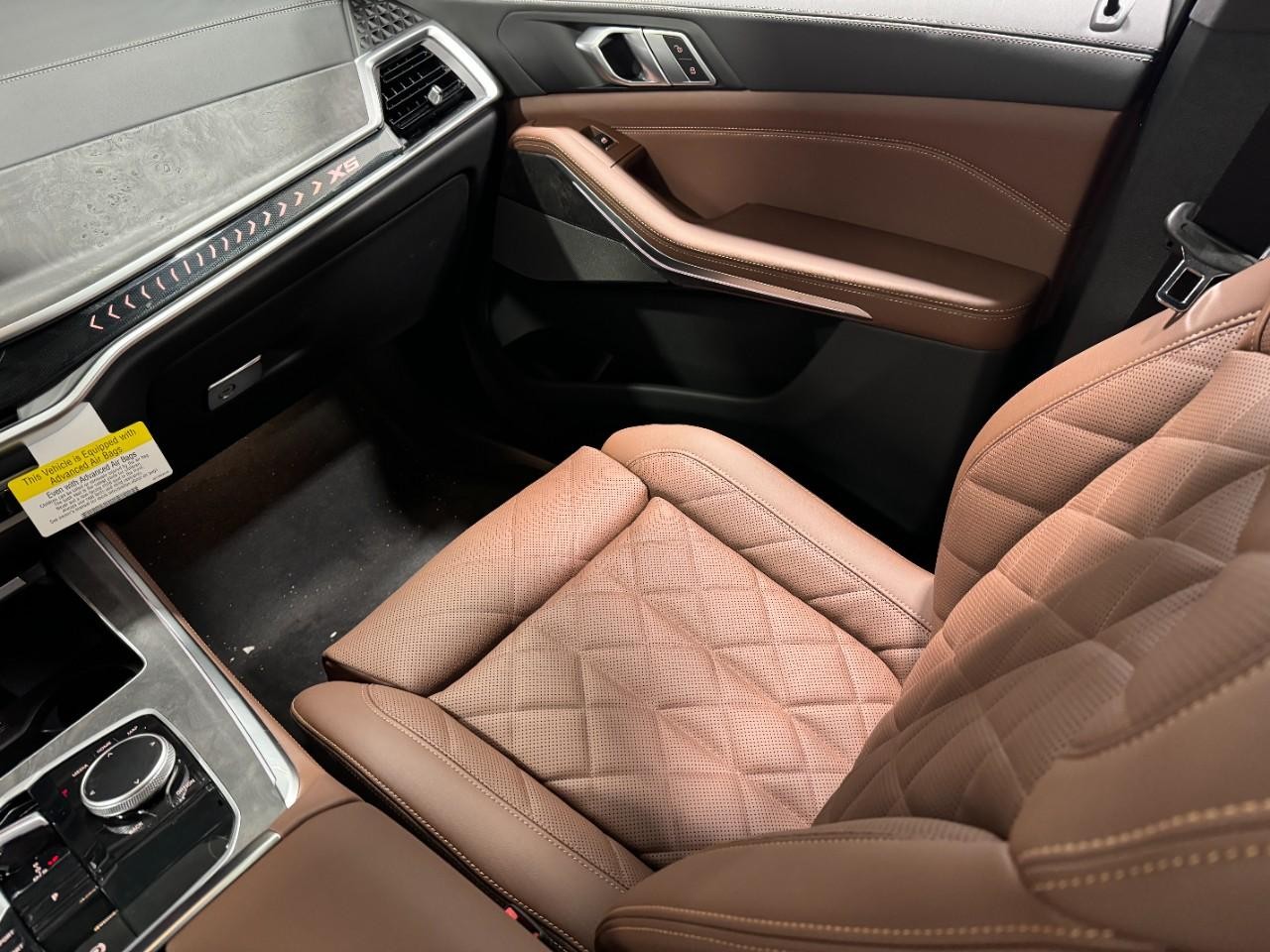 BMW X5 Vehicle Full-screen Gallery Image 17