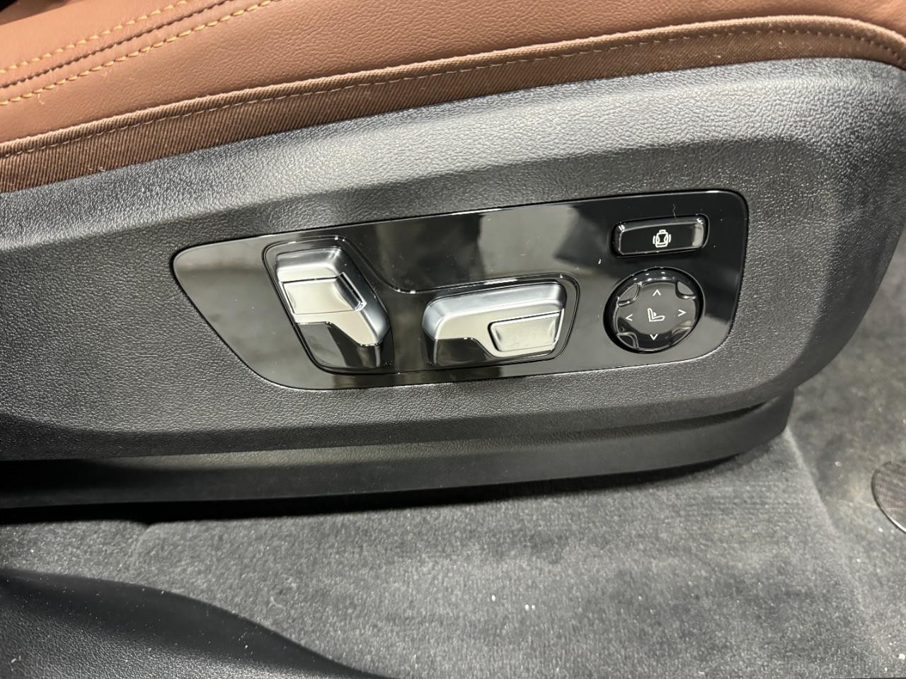 BMW X5 Vehicle Full-screen Gallery Image 20