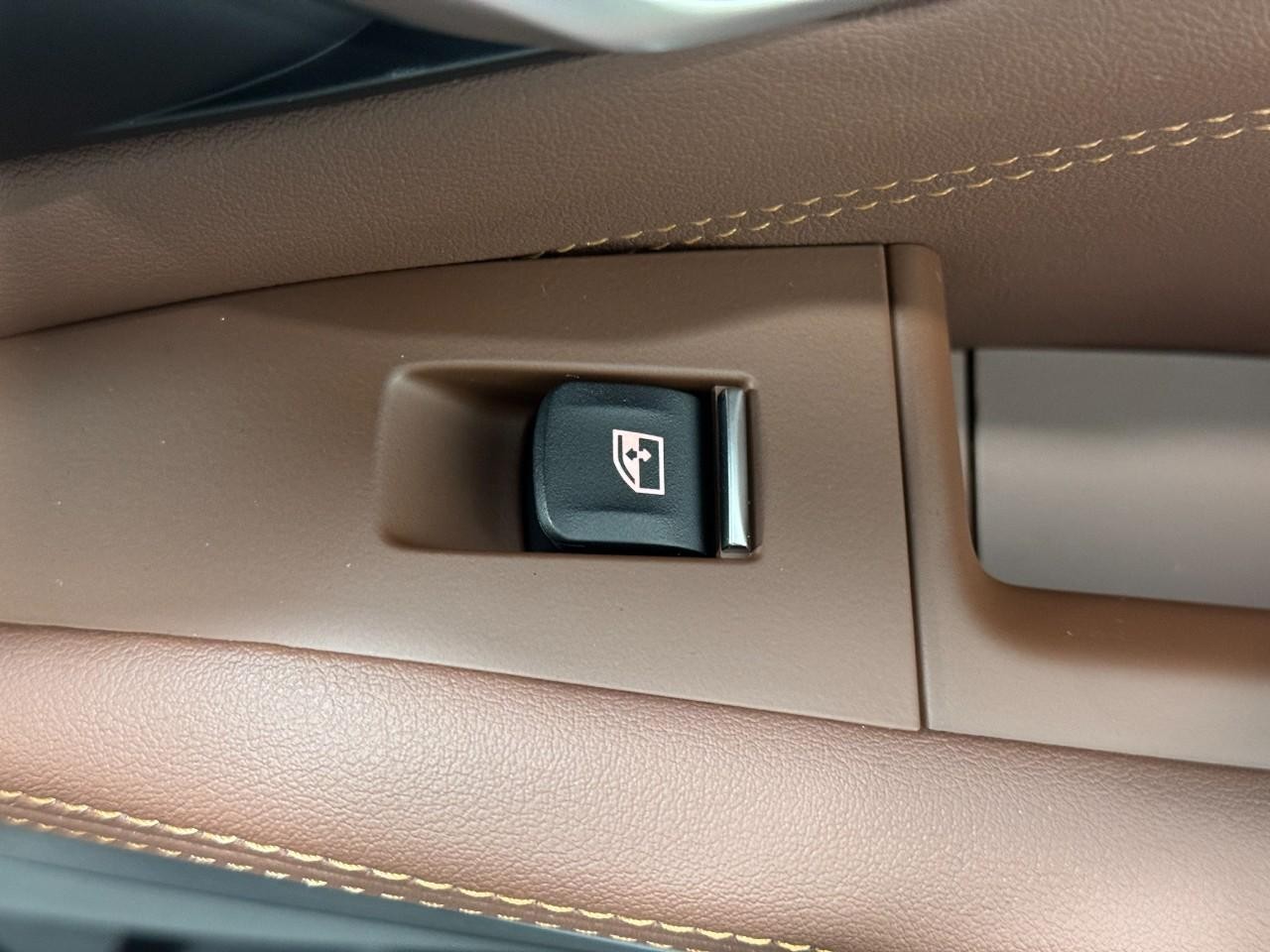 BMW X5 Vehicle Full-screen Gallery Image 22