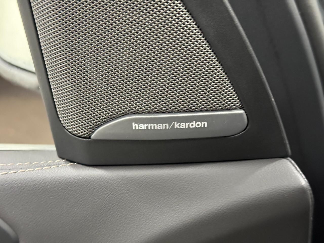 BMW X5 Vehicle Full-screen Gallery Image 23