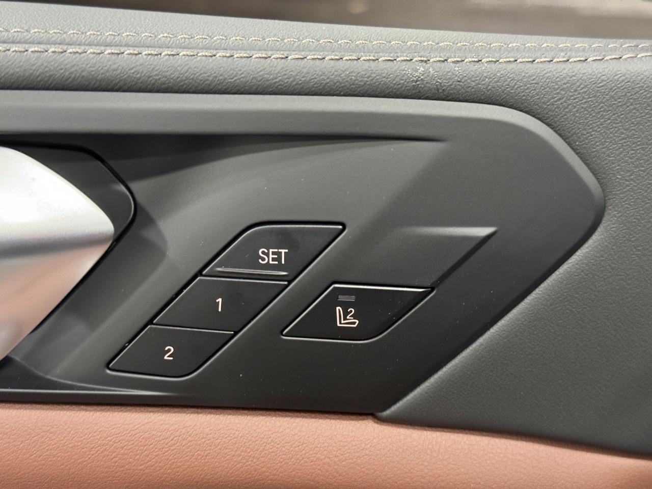 BMW X5 Vehicle Full-screen Gallery Image 24