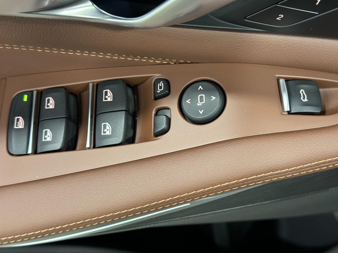 BMW X5 Vehicle Full-screen Gallery Image 26