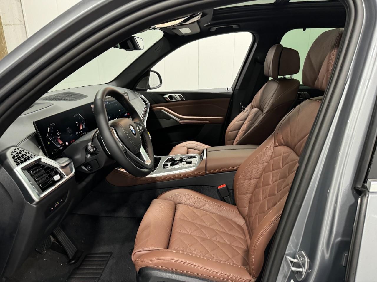 BMW X5 Vehicle Full-screen Gallery Image 27