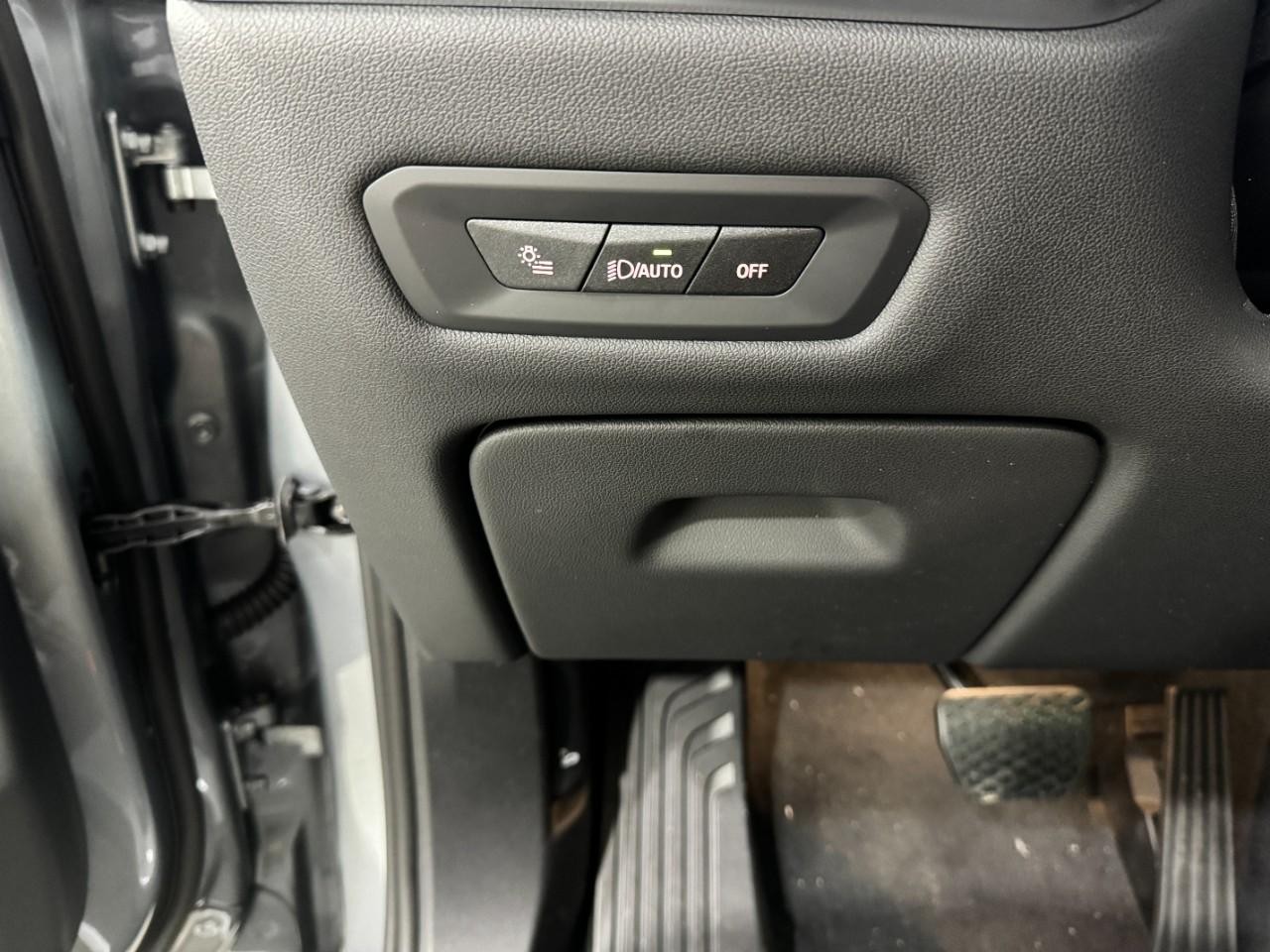 BMW X5 Vehicle Full-screen Gallery Image 30