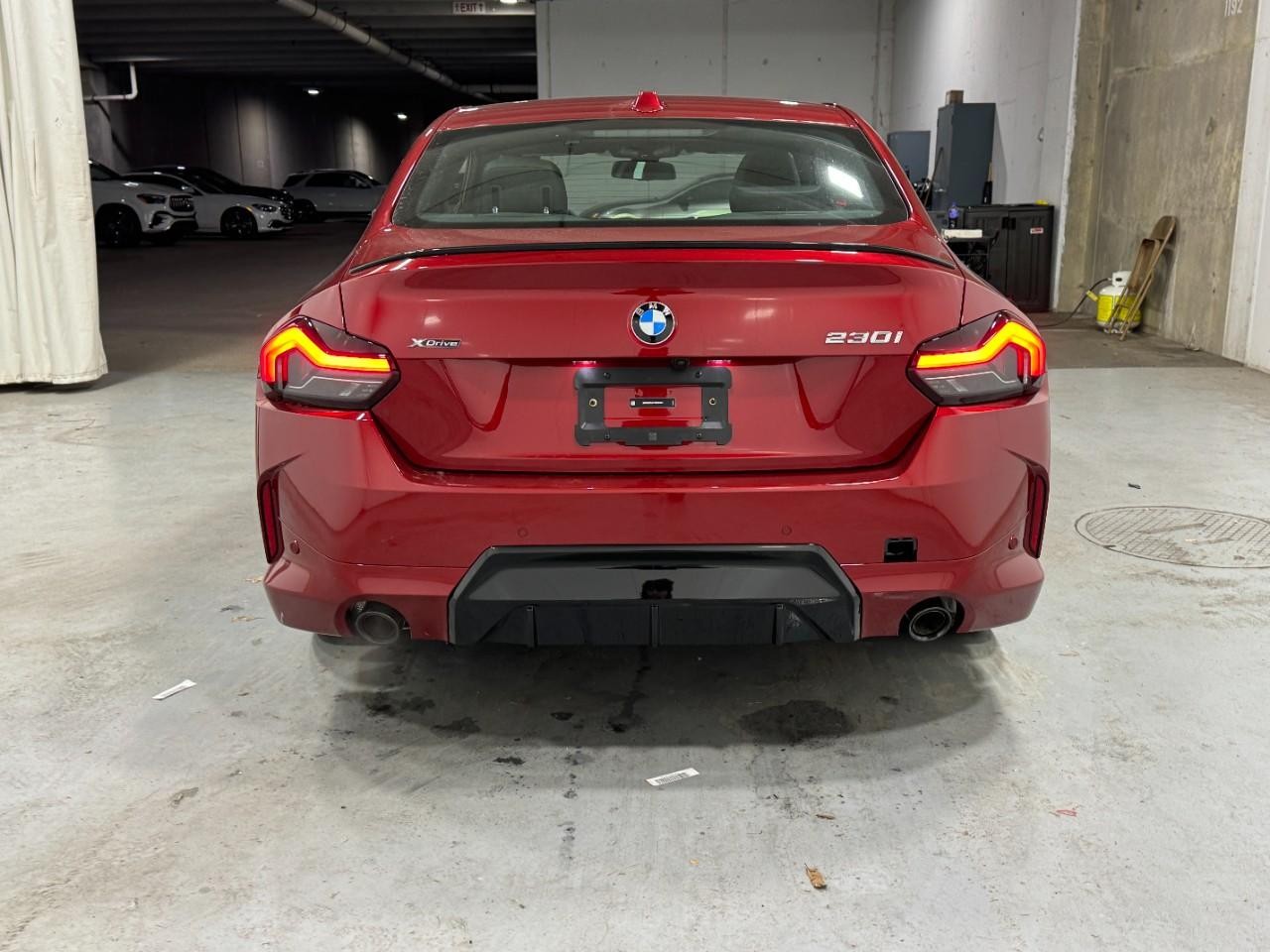 BMW 2 Series Vehicle Full-screen Gallery Image 9