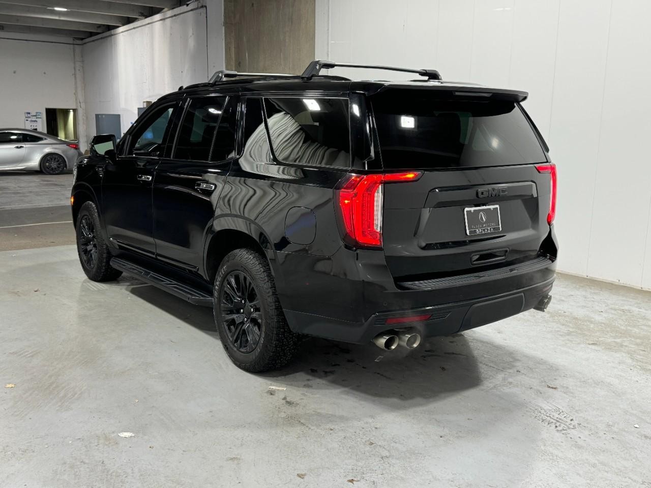 GMC Yukon Vehicle Full-screen Gallery Image 3