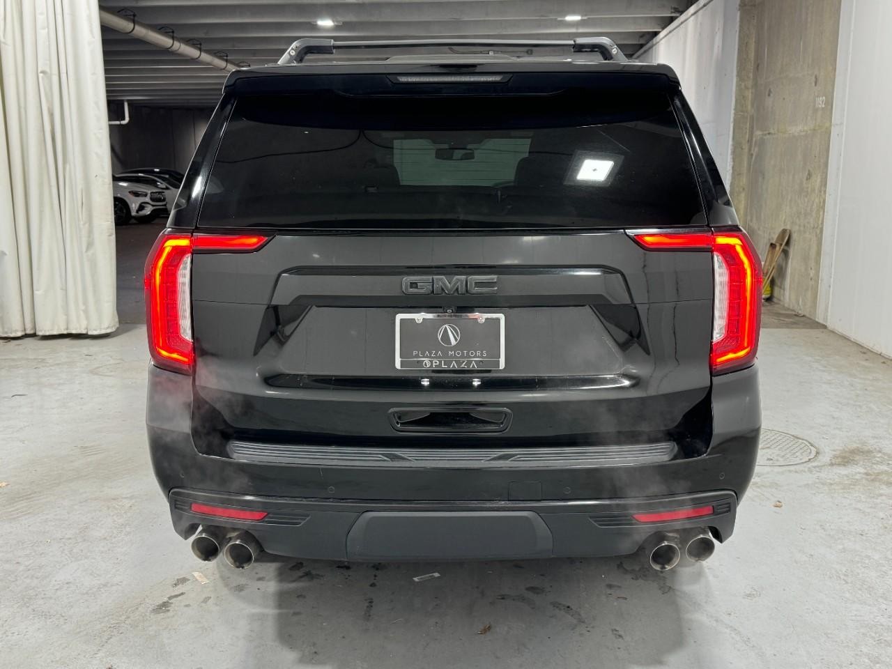 GMC Yukon Vehicle Full-screen Gallery Image 10