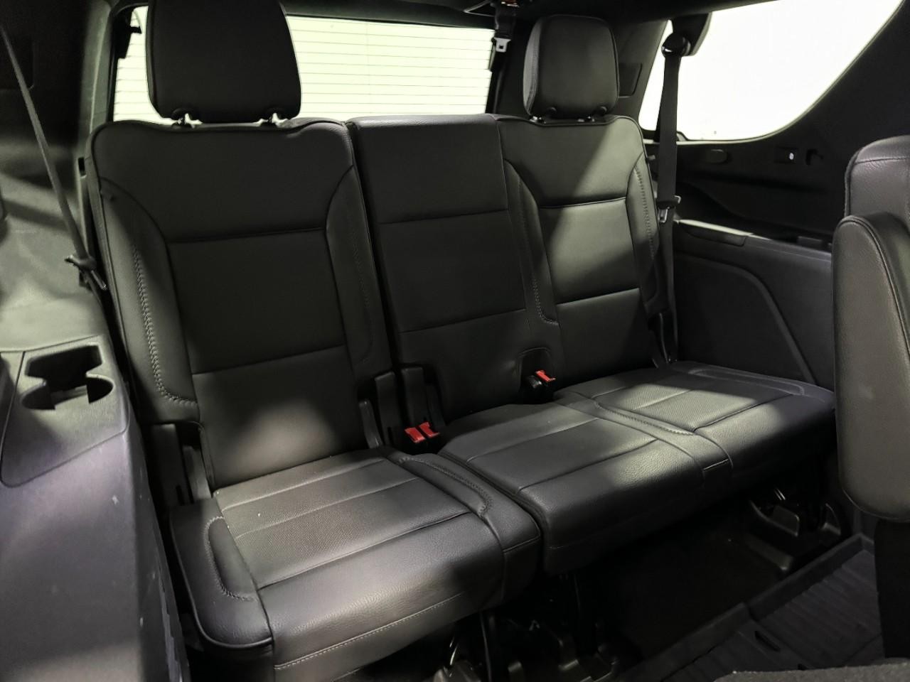 GMC Yukon Vehicle Full-screen Gallery Image 11